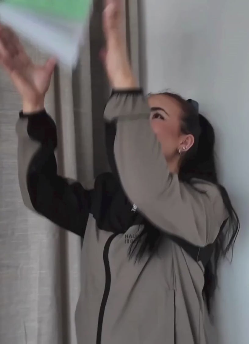 Indlæs video: Kost- og træningsdagbog, Smart Makro, træningsdagbog, kostdagbog, 12 ugers plan, fitnessdagbog, madplan bog, træningsplan bog, vægttabsdagbog, muskelopbygningsdagbog, vane tracker, målplanlægning, log søvn, log vand, log skridt, log makroer, månedlig refleksion, daglig refleksion, indkøbsseddel, ugekalender, sund livsstil bog, planlægningsbog til træning, planlægningsbog til kost, resultater, motivation, struktur, personlig udvikling.