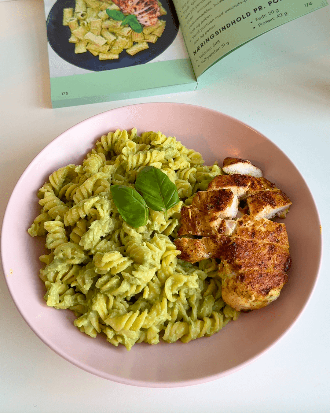 Krydret kylling & avo-pesto