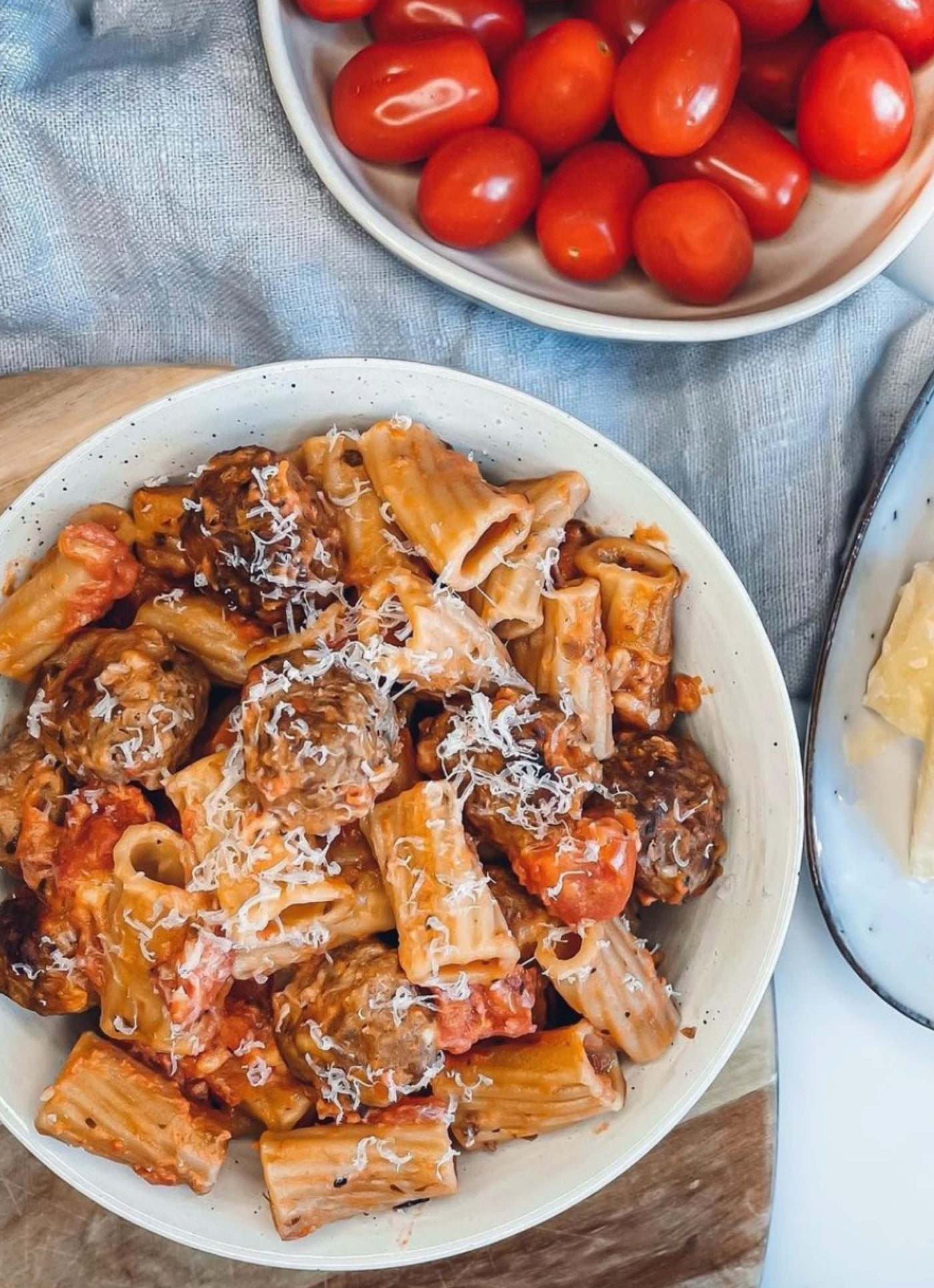 Protein pasta med 90 % mere protein. 21 g protein pr. 100 g. Italiensk smag. Højprotein pasta. Sund pasta. Mættende mad. Uden tilsætningsstoffer. Durumhvede. Norditaliensk kvalitet. Pasta med højt proteinindhold. Nem hverdagsmad. Kalorielet pastaret. Proteinrig kost. Smart Makro pasta. Pasta til vægttab. Fitnessvenlig pasta. Sund livsstil. Pasta med struktur og bid. Hurtig, proteinrig aftensmad. Velegnet til kostplaner. 