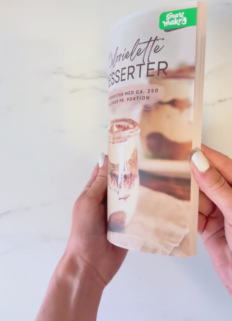 Kalorielette desserter e-bog. 25 sunde dessertopskrifter. Desserter til vægttab. Sund cheesecake. Kalorielet brownie. Sukkerfri mousse. Nemme desserter under 250 kcal. Lavkalorie opskrifter. Sunde søde sager. Slankevenlige desserter. Sukkerreduceret e-bog. Desserter til kostplan. Hverdagsdesserter uden dårlig samvittighed. Sunde desserter til kvinder i overgangsalderen. Sund livsstil uden afsavn. Digital opskriftsbog med søde favoritter. Desserter til diæt, kalorieregnskab og vægtkontrol.