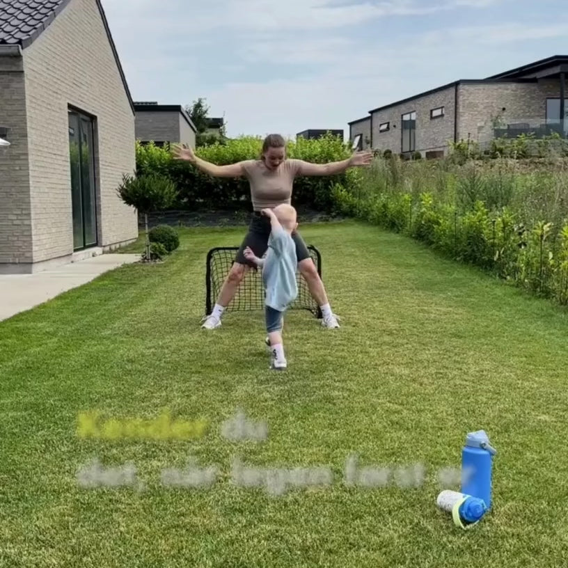 Indlæs video: Termoflaske til børn, 2 i 1 drikkeflaske, børne vandflaske med sugerør, drikkedunk med håndtag, BPA fri børneflaske, vandflaske til børnehave, børneflaske med dyremotiv, isoleret drikkedunk til børn, termokop til børn, farverig børneflaske, vandflaske til skolebarn, børnevenlig drikkedunk, børneflaske til kolde og varme drikke, termodrikkeflaske med låg, drypfri drikkeflaske børn, sød vandflaske med dyr, termoflaske til tur og madpakke, drikkedunk med dobbelt låg. tåler opvaskemaskine. opvasker.