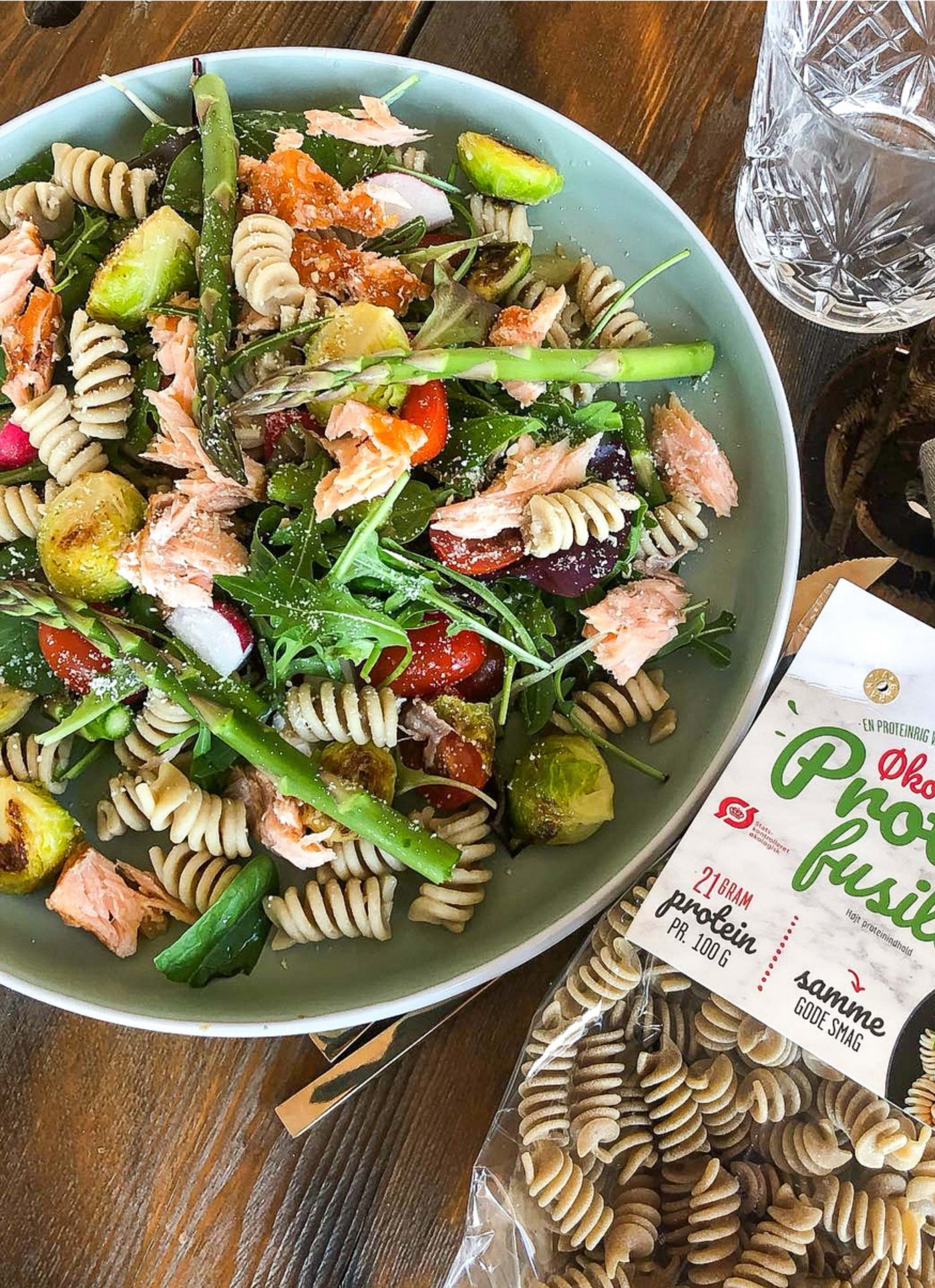 Protein pasta fra Smart Makro. 90 % mere protein. 21 g protein pr. 100 g. Italiensk pasta med høj protein. Sund pasta til vægttab. Mættende og nem hverdagsmad. Pasta uden tilsætningsstoffer. Durumhvede fra Norditalien. Autentisk smag og konsistens. Proteinrig kost. Slankevenlig pasta. Pasta med struktur og bid. Kalorielet og proteinrigt måltid. Ideel til træning, kostplaner og sund livsstil. Pasta med højt proteinindhold.
