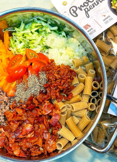 Protein pasta med 90 % mere protein. 21 g protein pr. 100 g. Italiensk smag. Højprotein pasta. Sund pasta. Mættende mad. Uden tilsætningsstoffer. Durumhvede. Norditaliensk kvalitet. Pasta med højt proteinindhold. Nem hverdagsmad. Kalorielet pastaret. Proteinrig kost. Smart Makro pasta. Pasta til vægttab. Fitnessvenlig pasta. Sund livsstil. Pasta med struktur og bid. Hurtig, proteinrig aftensmad. Velegnet til kostplaner. 