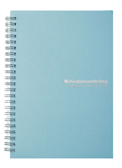 Motivationsnotesbog, Smart Makro, målplanlægning, vane tracker, daglig vanetracker, to-do liste bog, ugekalender, personlig udvikling, produktivitetsbog, notesbog til vægttab, struktur i hverdagen, planlægningsbog, årskalender, dagbog, målsætning, planlægning, organisering, skrivebog, notesbog til mål, vaneopbygning, livsstilsbog, arbejdstilrettelæggelse, fokuseret hverdag, overblik over mål, planlægningsværktøj.