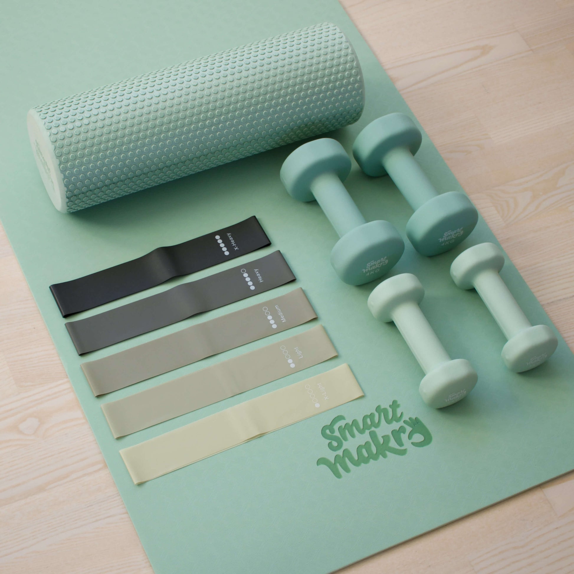 Smart Makro håndvægte 4 kg – sæt á 2 stk. Grønne håndvægte med skridsikker overflade. Dumbbells til hjemmetræning og styrketræning for kvinder. Perfekte til overkrop, ben og core-træning. Mat finish for godt greb. Fitnessudstyr i kompakt design. Neopren håndvægte med høj komfort. Håndvægte til toning, styrke og stabilitet. Træningsudstyr i høj kvalitet. Slidstærke vægte til funktionel træning. Vægte til armtræning, maveøvelser, squats og lunges. Let at rengøre, nemme at opbevare. Håndvægte i Smart Makros si