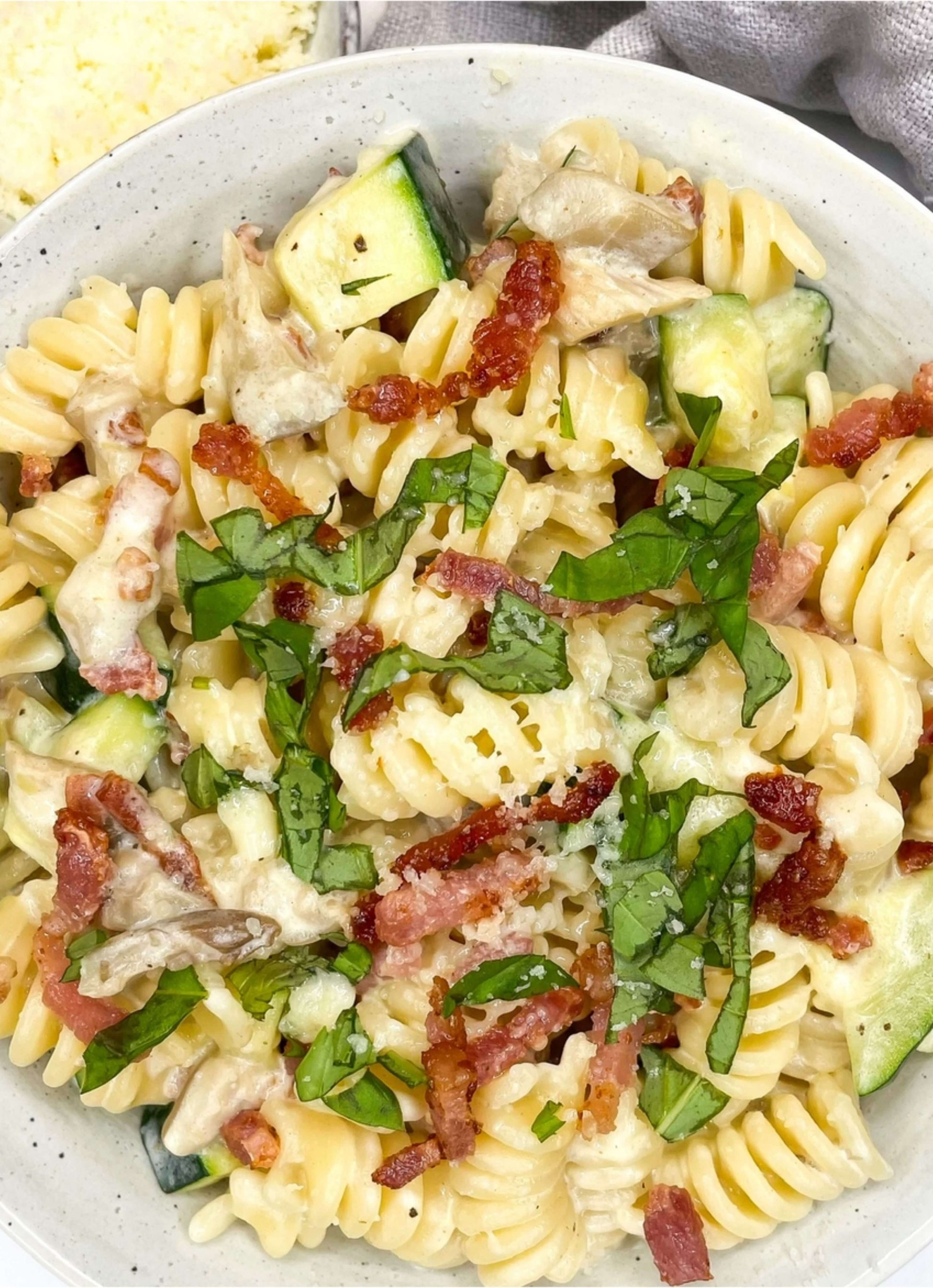 Protein pasta fra Smart Makro. 90 % mere protein. 21 g protein pr. 100 g. Italiensk pasta med høj protein. Sund pasta til vægttab. Mættende og nem hverdagsmad. Pasta uden tilsætningsstoffer. Durumhvede fra Norditalien. Autentisk smag og konsistens. Proteinrig kost. Slankevenlig pasta. Pasta med struktur og bid. Kalorielet og proteinrigt måltid. Ideel til træning, kostplaner og sund livsstil. Pasta med højt proteinindhold.